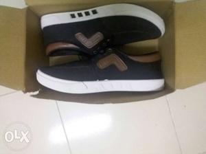 Brand new mens black causual shoes