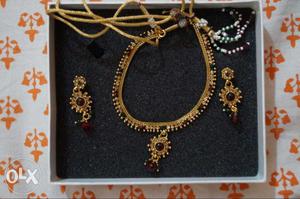 Gold-colored Artifical Necklace And Earrings