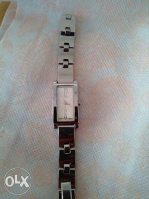 Hello.i want to sell my Lamex ladies watch..Its