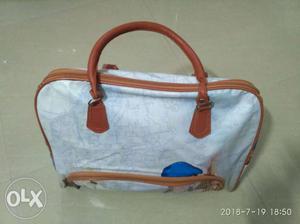 Ladies bag brand new. Excellent for travel,