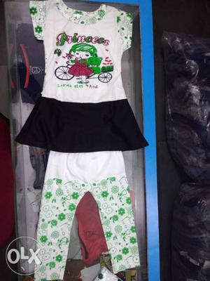 Lot Baby dress aproximatly 250 pcs only on