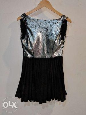 Medium Size Backless Black & Silver Sequential Bubble