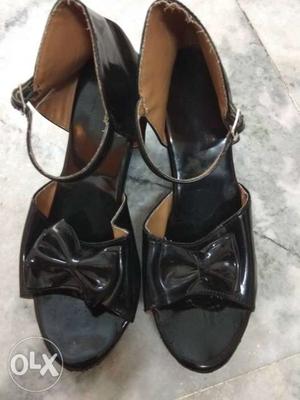 Platform heels.Black color.In a very good