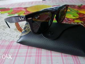 Rayban  orignal un used with orignal case and Bill