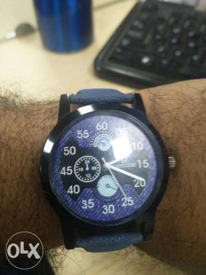 Round Blue Men Wrist Watch