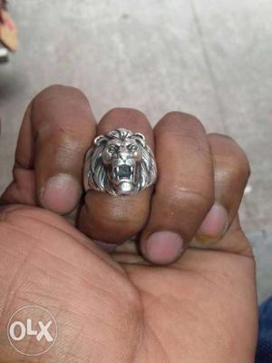 Silver-colored Lion Signet Ring