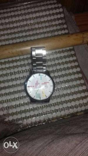 Stainless steel and very good condition accurate