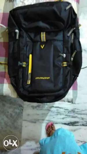 This is a 60L rucksack of ARISTOCRAT. With