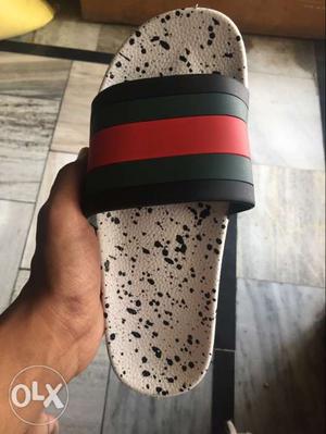 Unpaired Black, White, And Green Gucci Slide Sandal