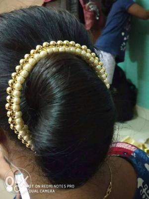 Women's Gold-colored Hair Tie