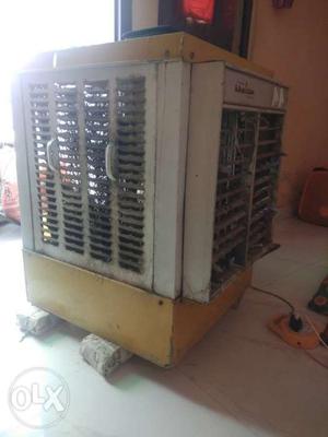 Fully Working Condition, 1 year old, Motor Fan