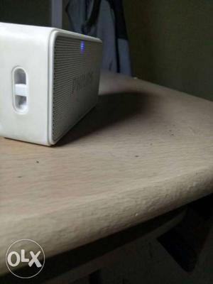 White bluetooth speaker