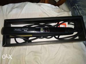 Black And White Wahl Cutex pro Hair Flat Iron