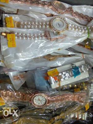 Girls & boys watches 200 to 250 rs available