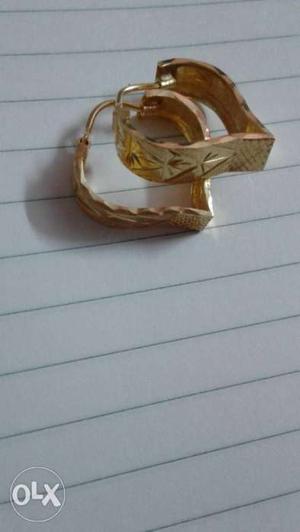 Gold earrings. 2.6gm