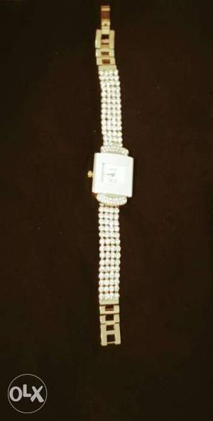 Ladies watch golden colour in good condition and