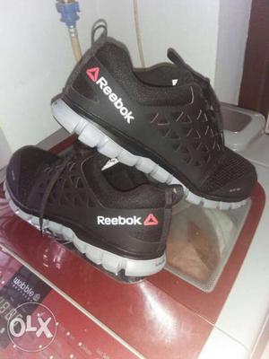 Reebok sublite Alloy toe shoe... size 10W.. only