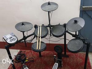 Alesis Electric Nitro Drum Kit (Free Promark 5A
