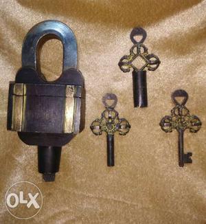 Antique Vintage Lock Only Opens With Three Keys