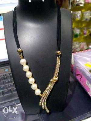 Black And Gold-colored necklace