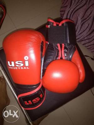 Brand new unused USI contest boxing gloves, 12oz.