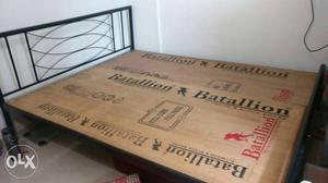 Foldable black metal bed with 12mm ply and