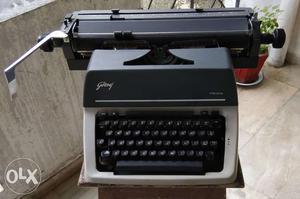 Godrej Prima English Typewriter