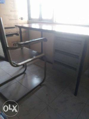 Office Table and Chair Very good Conditions