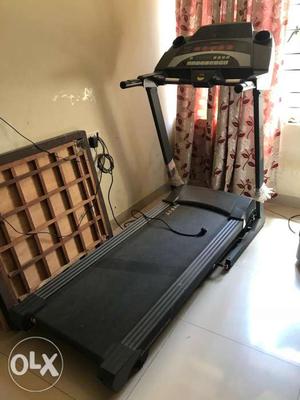 SF V1 motorised treadmill