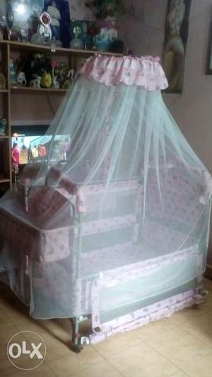 Used for 10months can use as baby cot too..