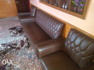Wana sell sofa set..in good condition..nly serious buyers