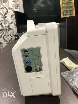 White Electronic Wireless surgerie monitor Device