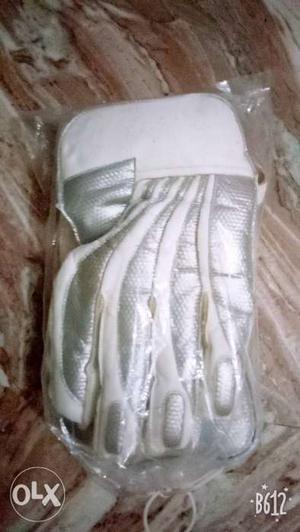 Wicket keeping gloves new