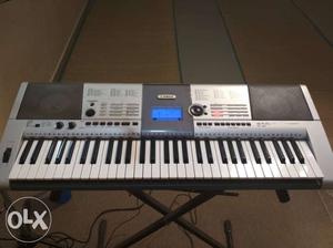 Yamaha PSR I425 is used three years it comes With manual