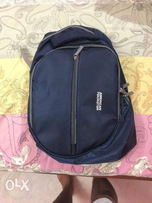 1) American tourister, 3 compartment,cushioned