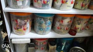 14 kitchen storage container is good condition