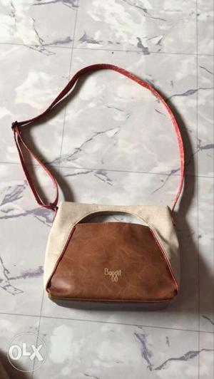 BAGGIT BAG ITS NEW BRAND NOT USED YOU CAN CHECK