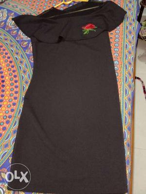 Black And Red Scoop-neck Cap-sleeved Dress