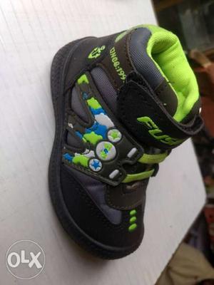 Black-and-green Nike Velcro Strap Shoes