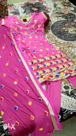 Heavy embroidery pink&gollden fulkari suit wid