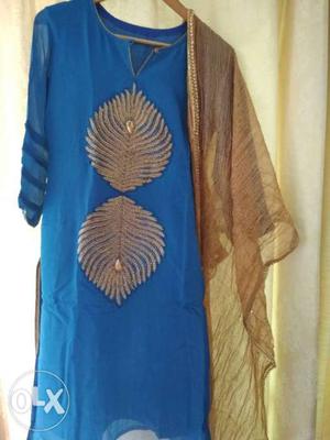 Pretty brand new blue suit with pan design, v