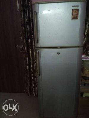 Samsung double door fridge in throw away price.