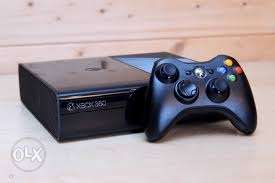 Xbox 360 (e) 4gb console with original acessories