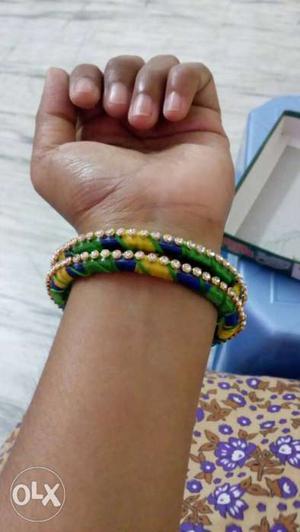 1 pair of thread bangles...can be customized as