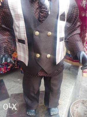 Fixed price exclusive suits for boys