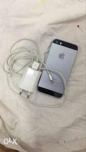 IPhone 5s 16gb with charger or id proof