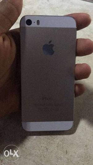 IPhone 5s 32gb with box and cases