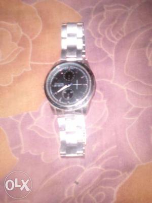 Its a 6months old watch.vry good conditions