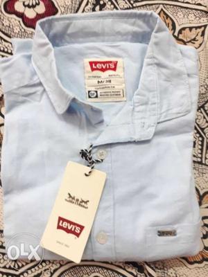 Levis shirt only M size avalibe ping me who is