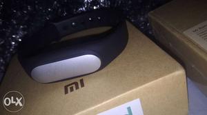 New 1 day used mi band 1...1 new box without the